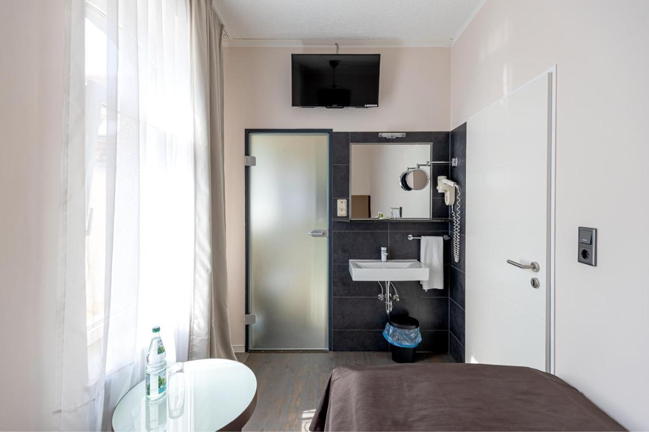 Hotel Garni " Am Domplatz" Ерфурт Екстериор снимка