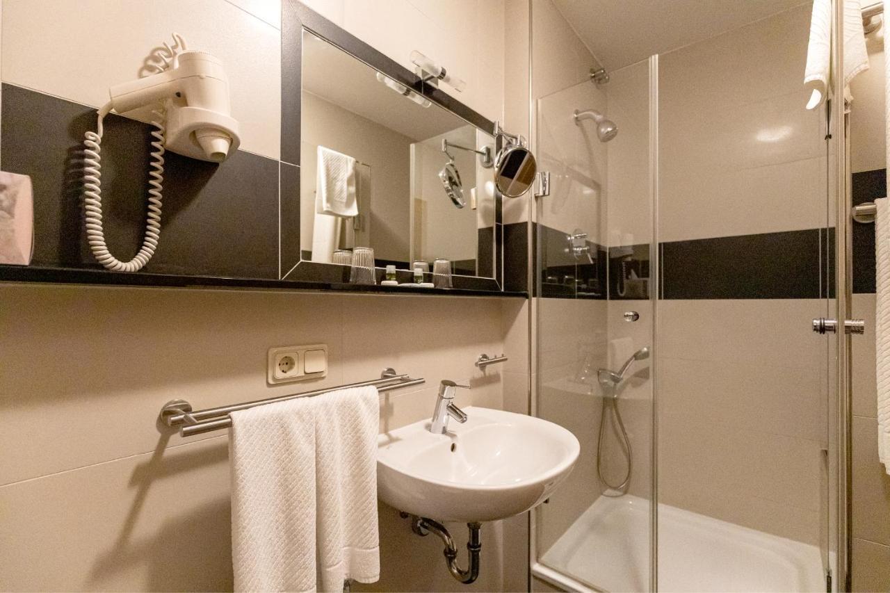 Hotel Garni " Am Domplatz" Ерфурт Екстериор снимка