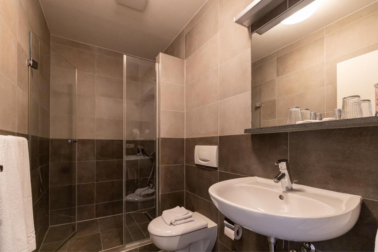 Hotel Garni " Am Domplatz" Ерфурт Екстериор снимка
