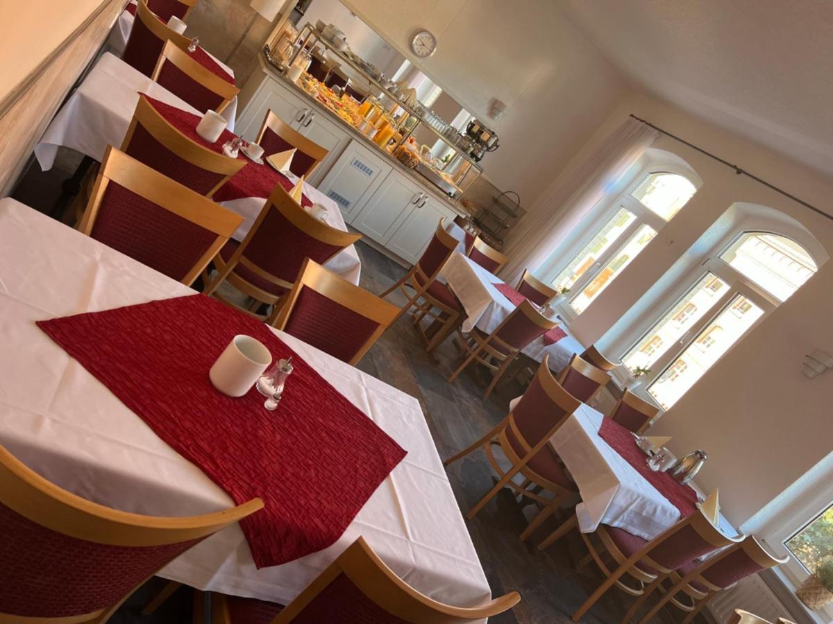 Hotel Garni " Am Domplatz" Ерфурт Екстериор снимка